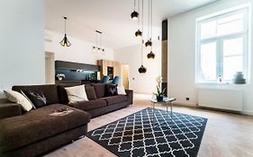 Regi Highrise Oasis Apartment